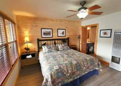 Creekside Lodge King Room Bed